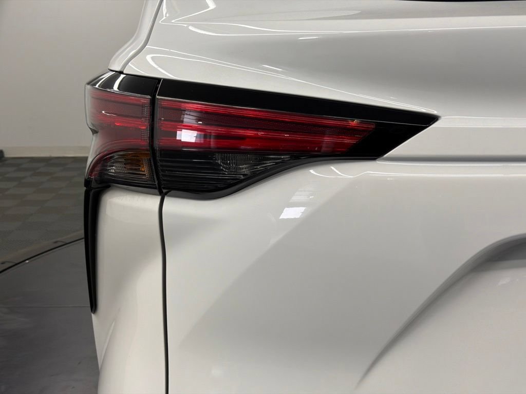 Certified 2026 Toyota Sienna XSE FWD image 13