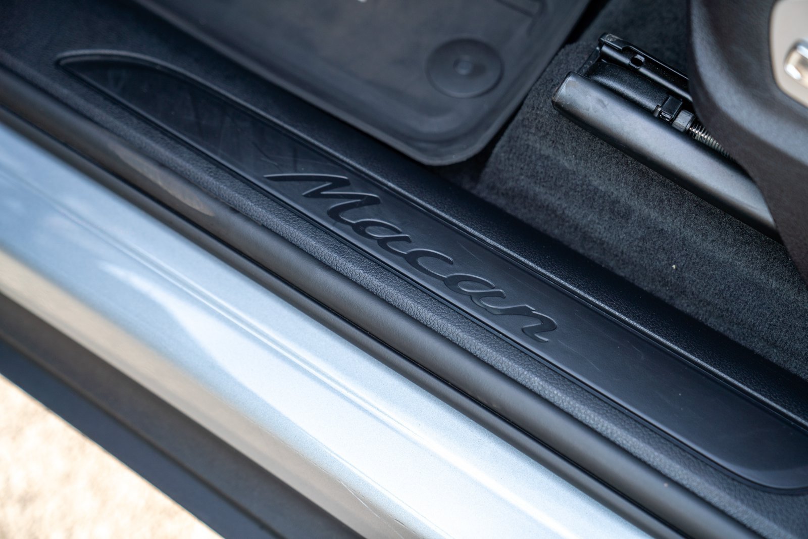 Certified 2026 Porsche Macan AWD/4WD image 12