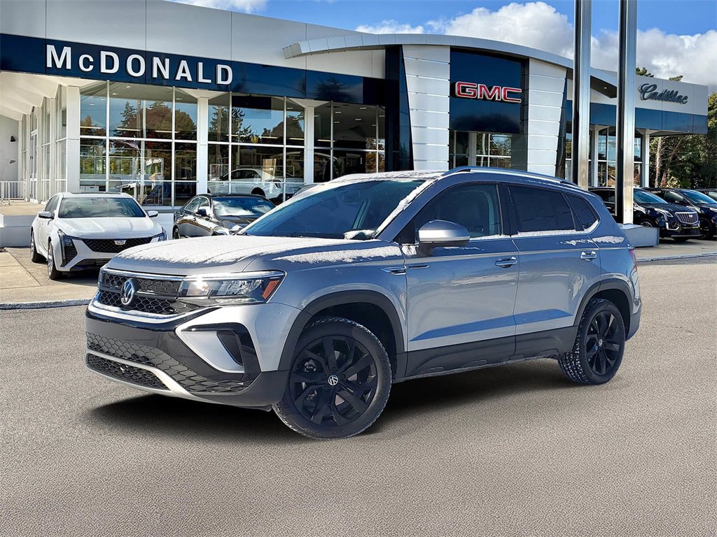 Used 2022 Volkswagen Taos SE w/ Panoramic Sunroof Package