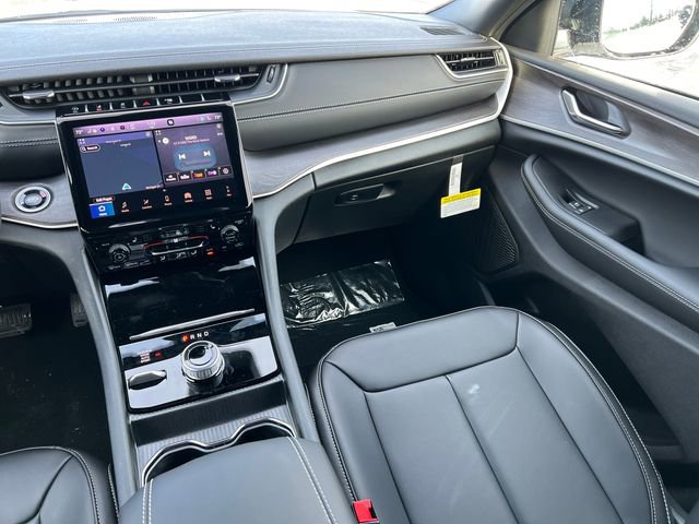 New 2025 Jeep Grand Cherokee Limited w/ Trailer Tow Package image 34