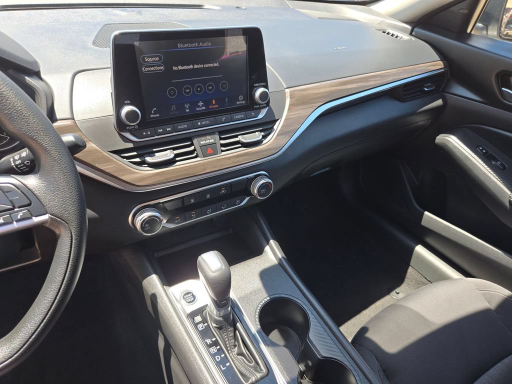 Used 2025 Nissan Altima 2.5 SV FWD image 19