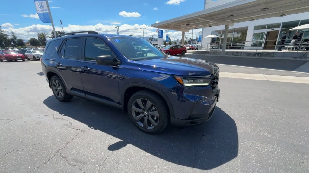Used 2025 Honda Pilot Sport image 2