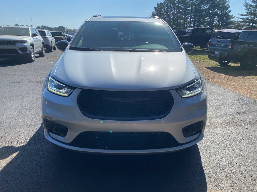 New 2026 Chrysler Pacifica Limited w/ S Appearance Package image 2