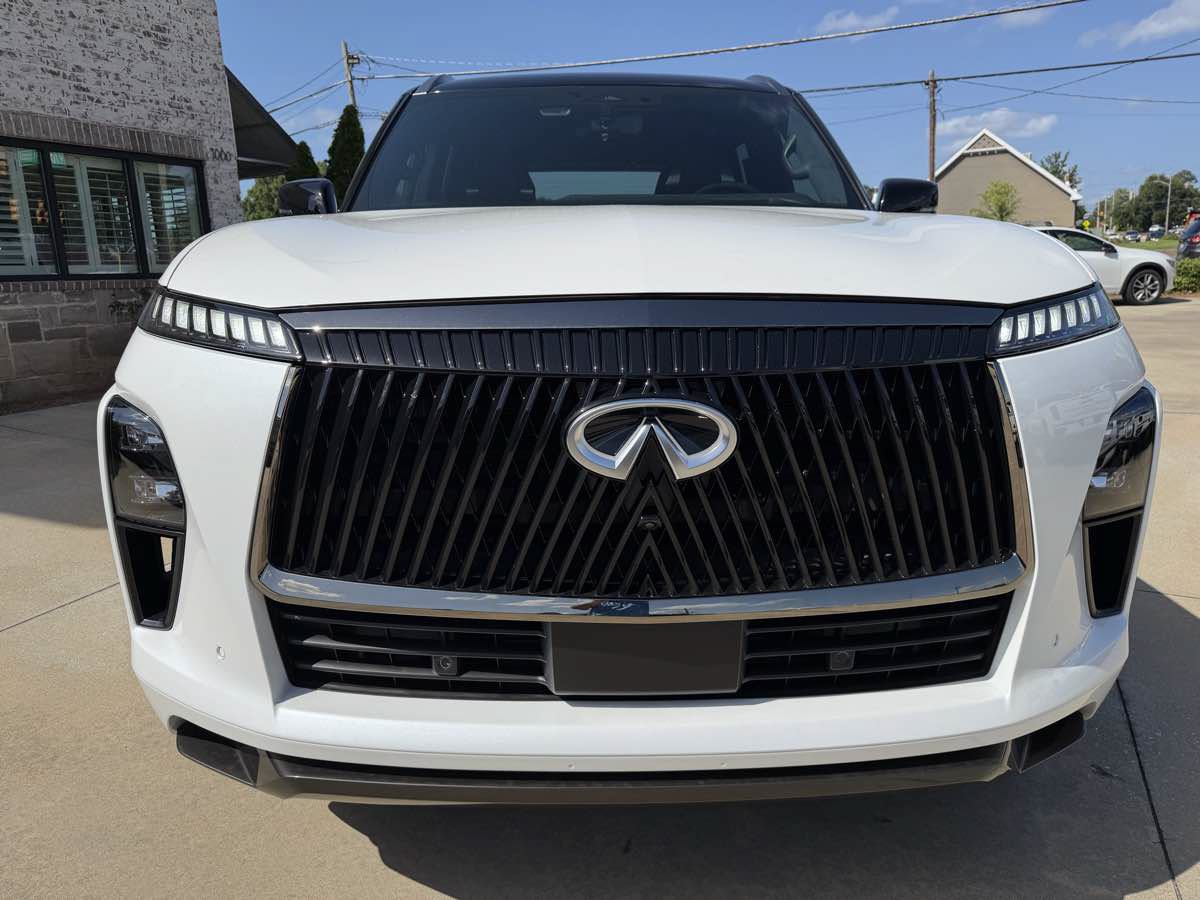 Used 2025 INFINITI QX80 Autograph w/ Autograph Exterior Package AWD/4WD image 3