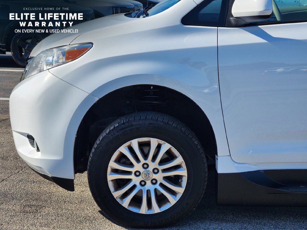 Used 2014 Toyota Sienna XLE FWD image 9