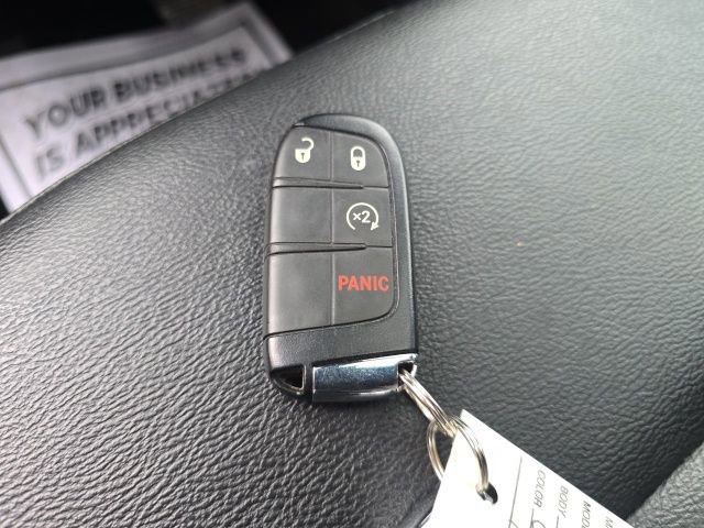 Used 2024 Jeep Compass Latitude w/ Sun and Sound Group AWD/4WD image 30