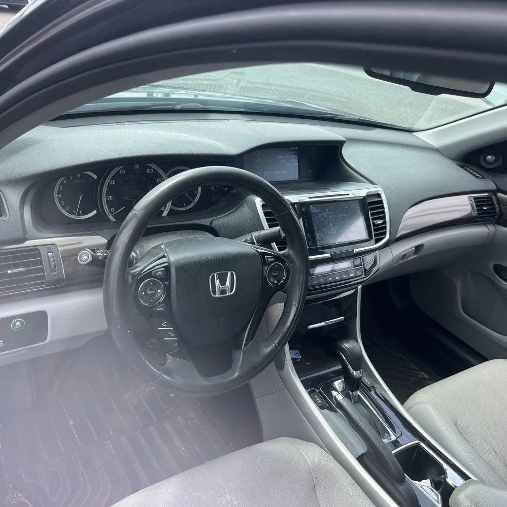 Used 2017 Honda Accord EX-L image 25