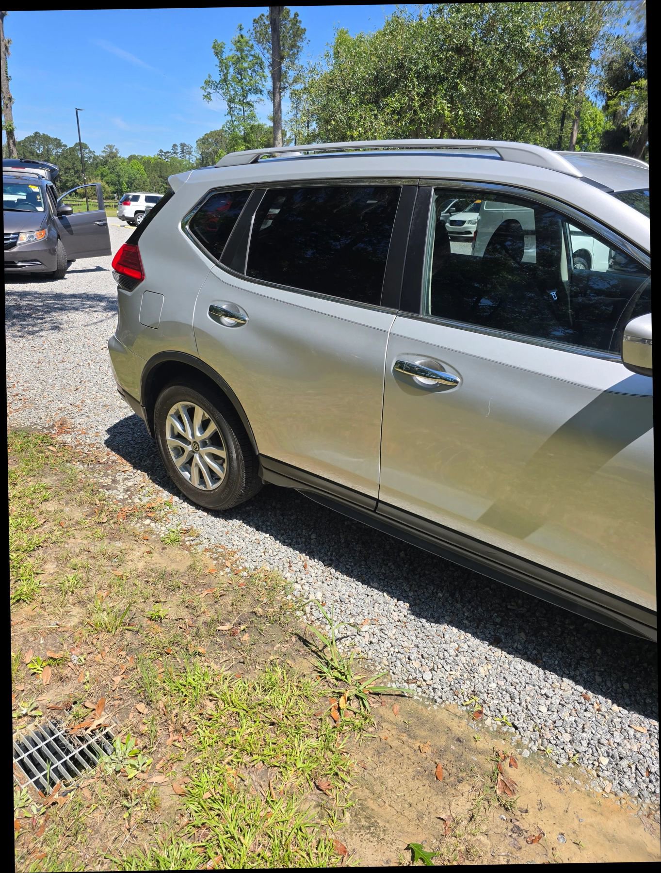 Used 2017 Nissan Rogue SV FWD image 6