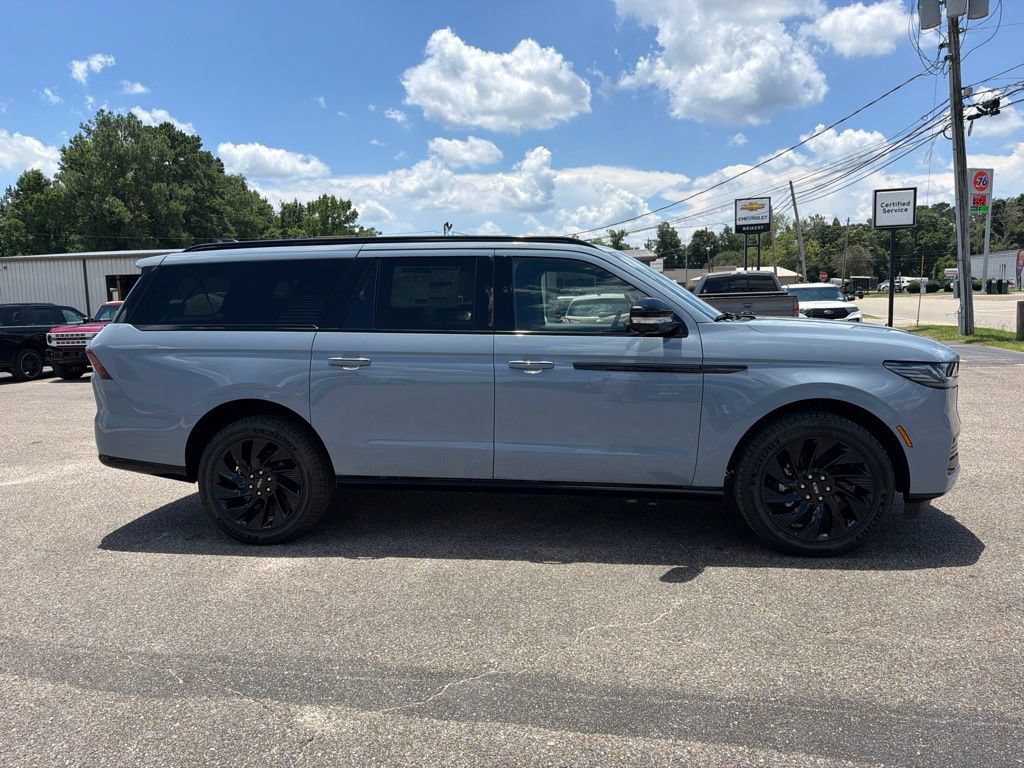 Used 2026 Lincoln Navigator L Reserve w/ Jet Appearance Package AWD/4WD image 4