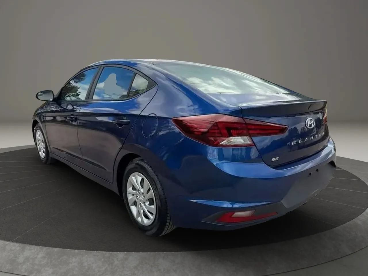 Used 2020 Hyundai Elantra SE FWD image 4
