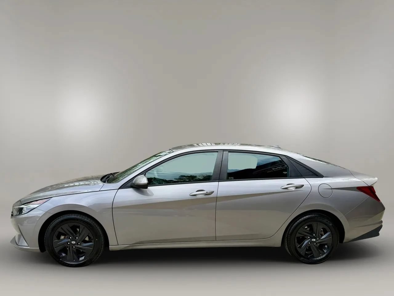 Used 2022 Hyundai Elantra SEL FWD image 2