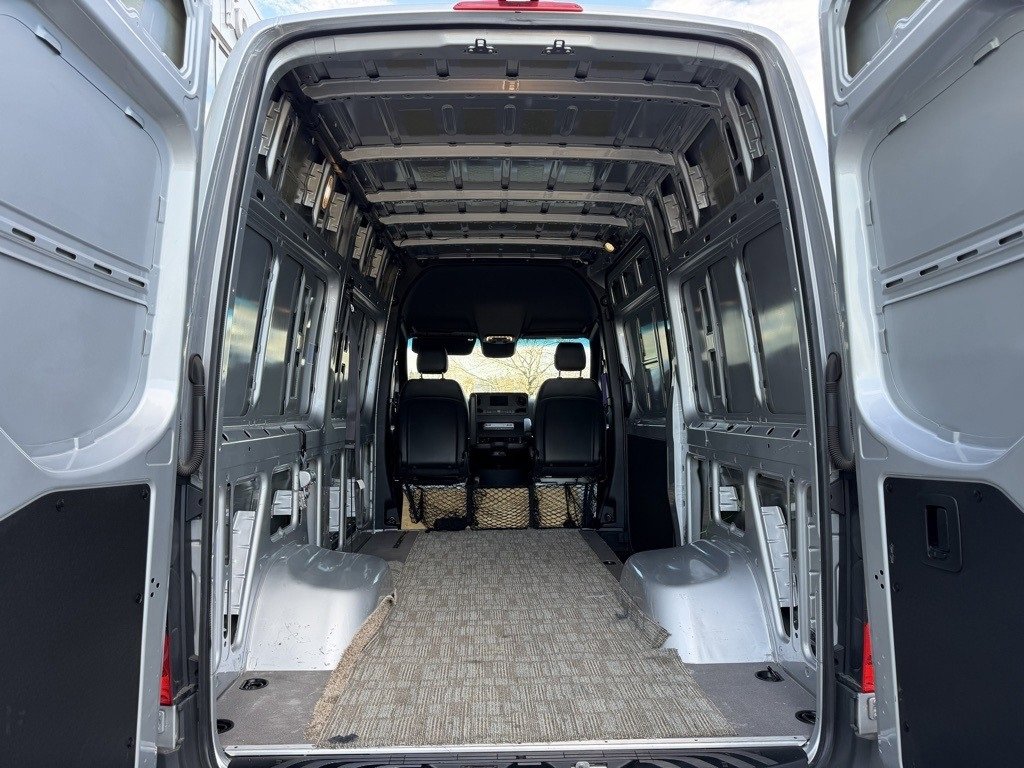 Used 2023 Mercedes-Benz Sprinter 144 Cargo image 10
