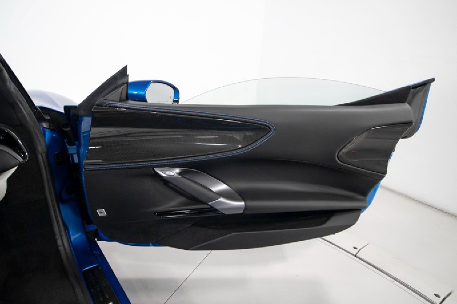 Used 2024 Ferrari SF90 Spider image 62