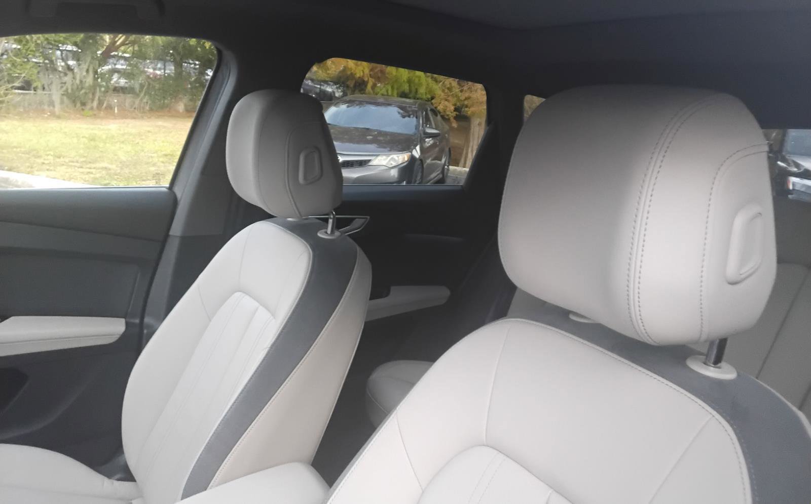 Used 2025 Audi Q4 e-tron Premium image 18