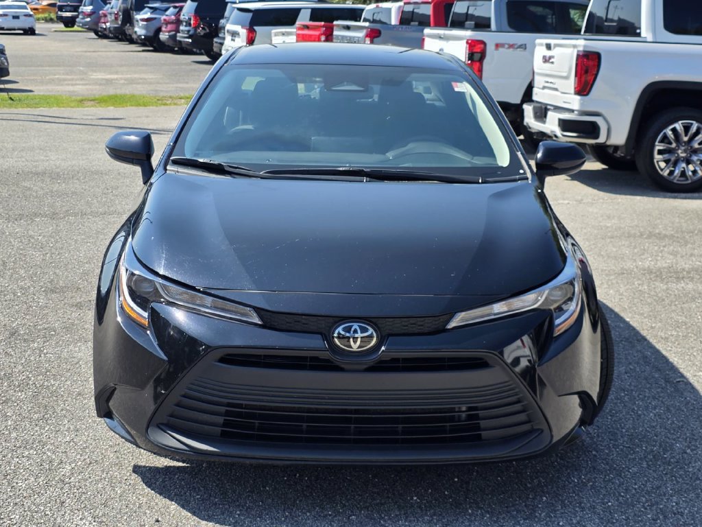 Used 2025 Toyota Corolla LE FWD image 2