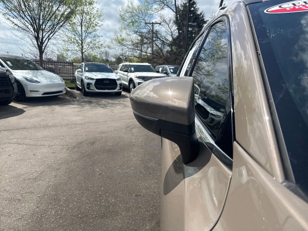 Used 2025 Nissan Pathfinder Platinum image 40