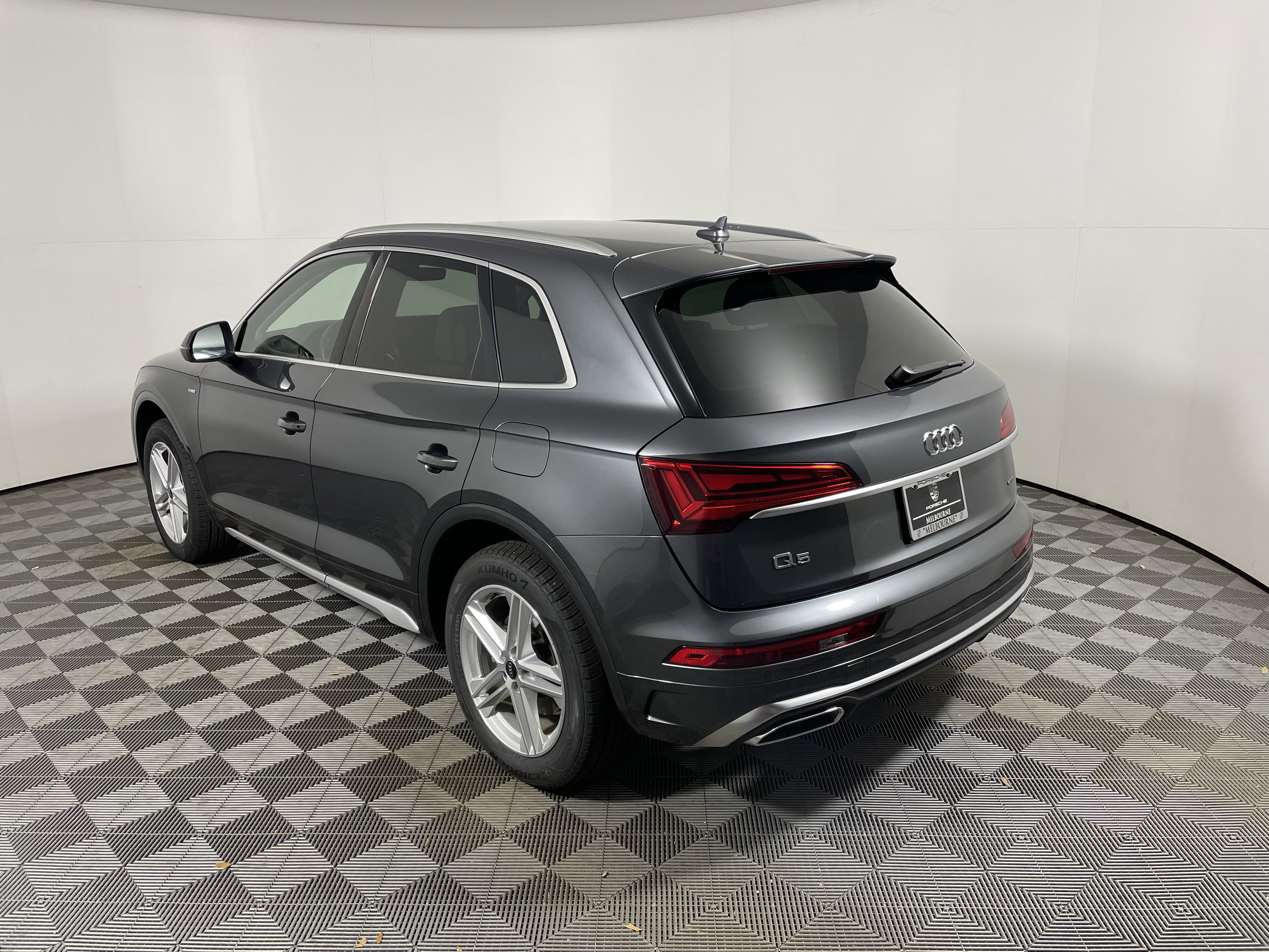 Used 2022 Audi Q5 e Premium w/ Convenience Package image 3