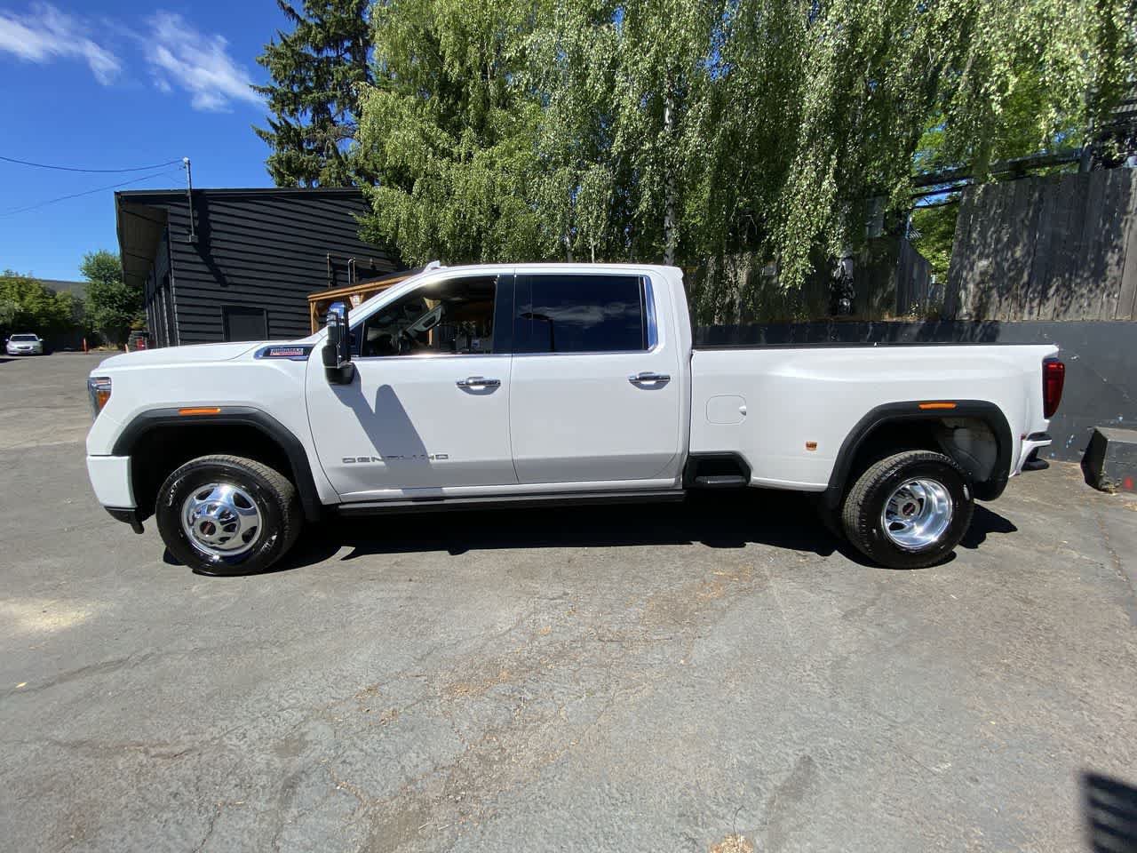 Used 2023 GMC Sierra 3500 Denali w/ Denali Ultimate Package AWD/4WD image 3