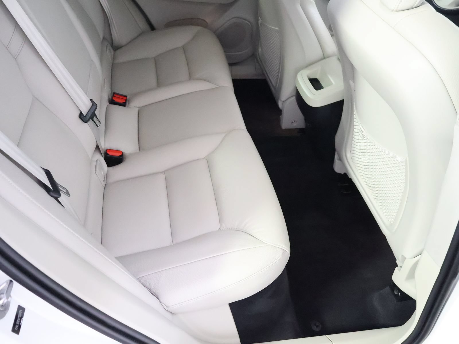 Used 2023 Volvo XC60 B5 Plus AWD/4WD image 49