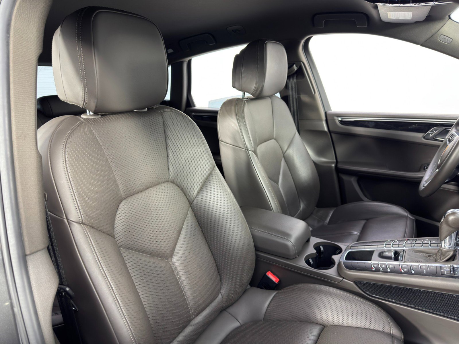 Used 2018 Porsche Macan S image 34