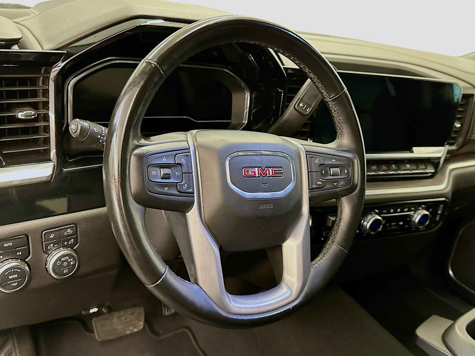 Used 2025 GMC Sierra 1500 SLT AWD/4WD image 18