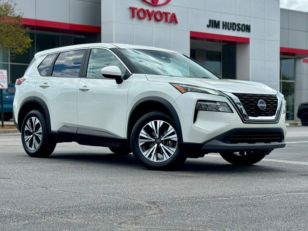 Used 2023 Nissan Rogue SV image 2