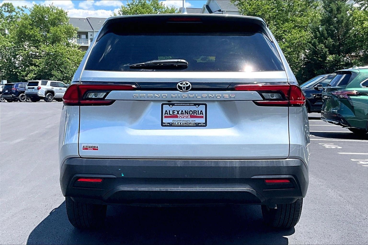 Used 2025 Toyota Grand Highlander AWD image 4