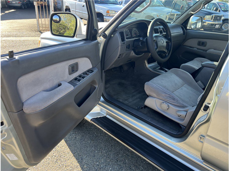 Used 2001 Toyota 4Runner SR5 image 13