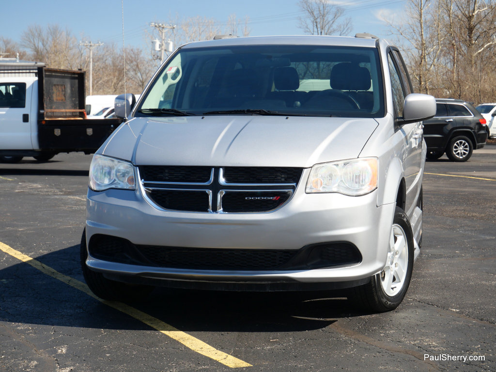 Used 2013 Dodge Grand Caravan SXT w/ Rear Park Assist Pkg FWD image 17