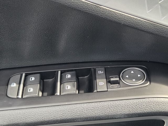 Used 2025 Kia Soul LX w/ LX Technology Package FWD image 32
