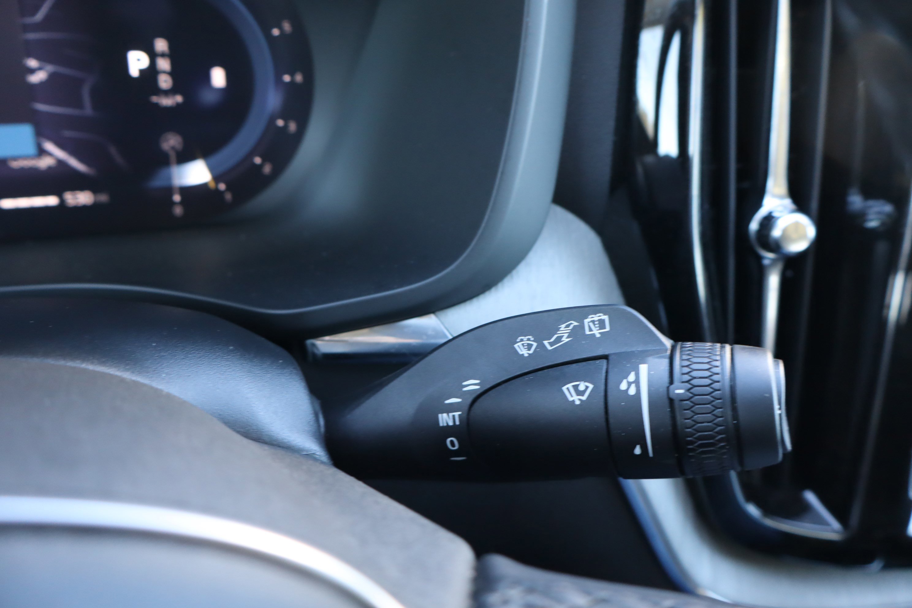 Used 2025 Volvo XC60 B5 Plus image 23