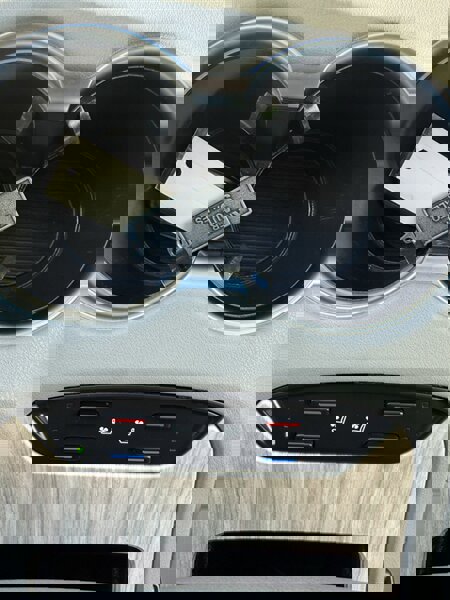 Used 2021 Toyota Venza XLE w/ Softex Package image 22