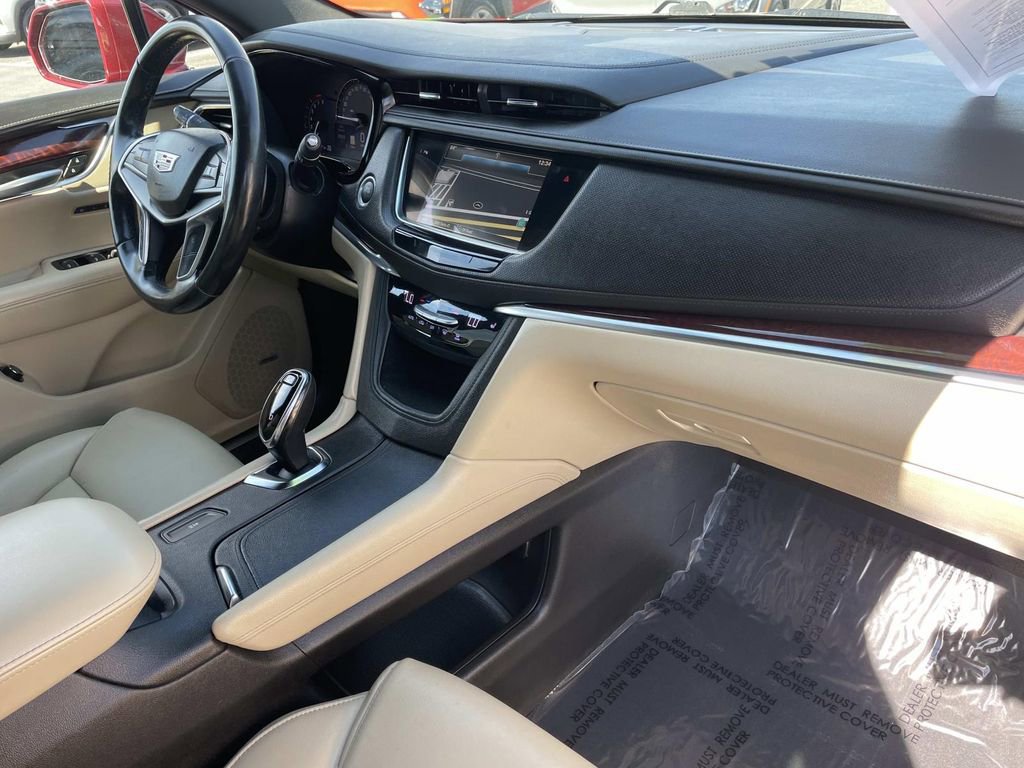 Used 2018 Cadillac XT5 Luxury w/ Driver Awareness Package image 29