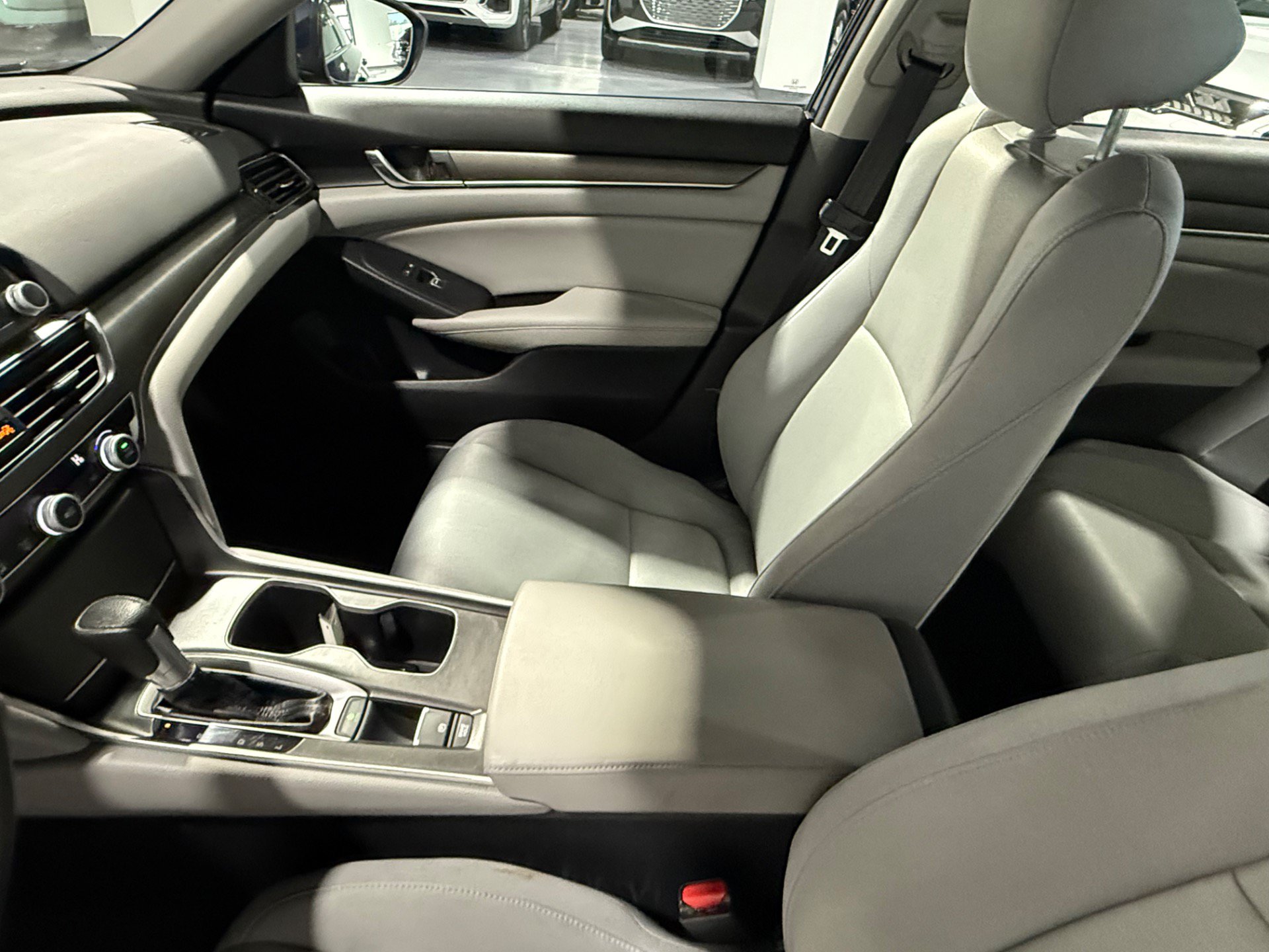 Used 2018 Honda Accord LX image 17