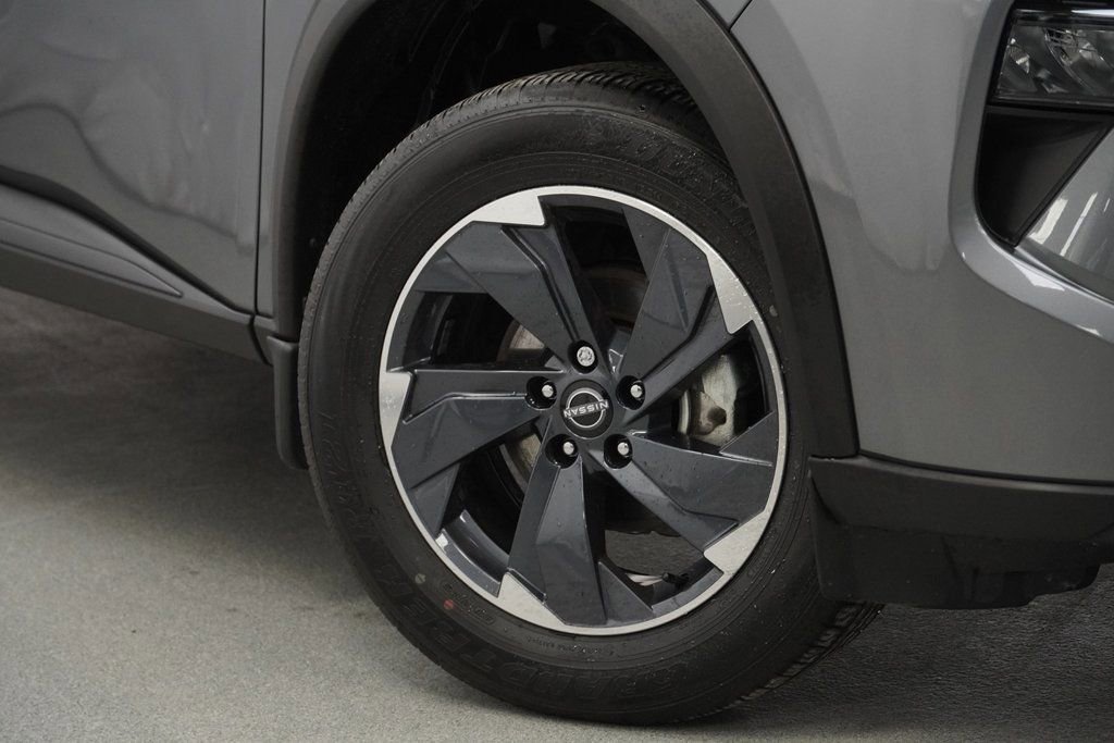 Used 2024 Nissan Rogue SV w/ SV Premium Package image 4