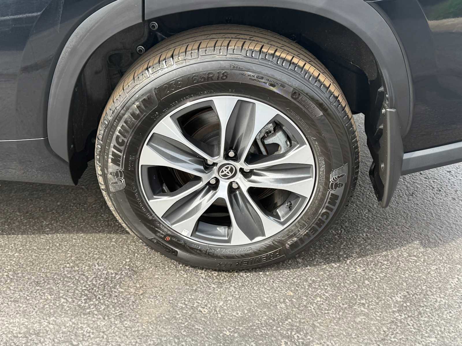 Certified 2025 Toyota Highlander XLE AWD/4WD image 9