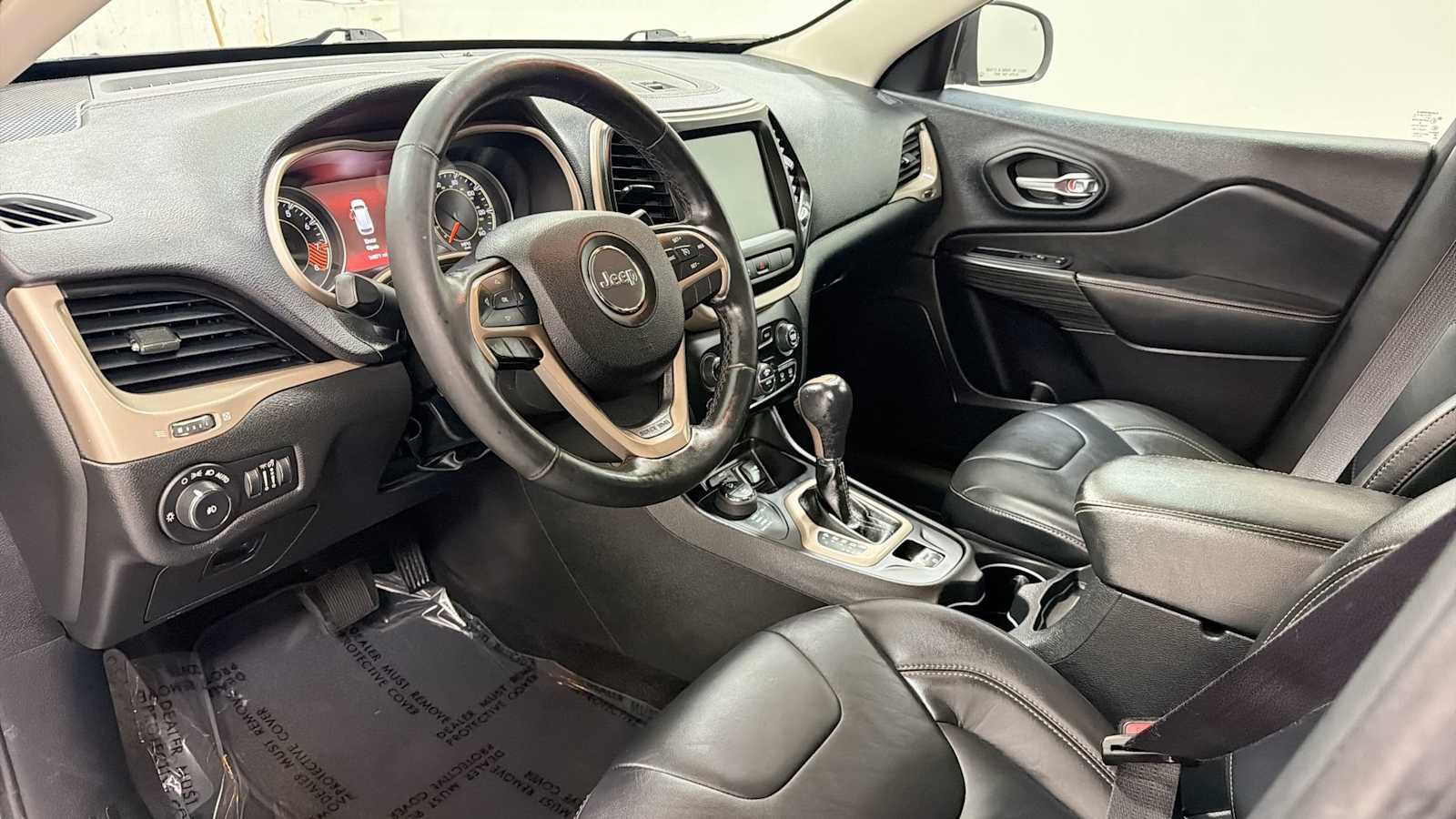 Used 2015 Jeep Cherokee Limited AWD/4WD image 12