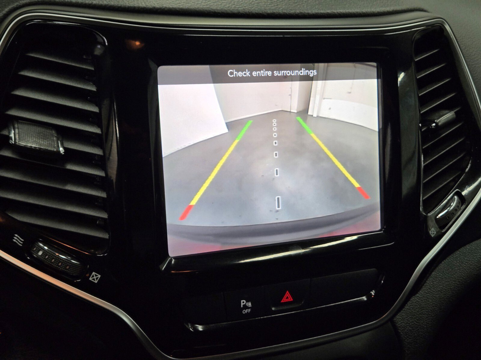 Used 2019 Jeep Cherokee Limited FWD image 18