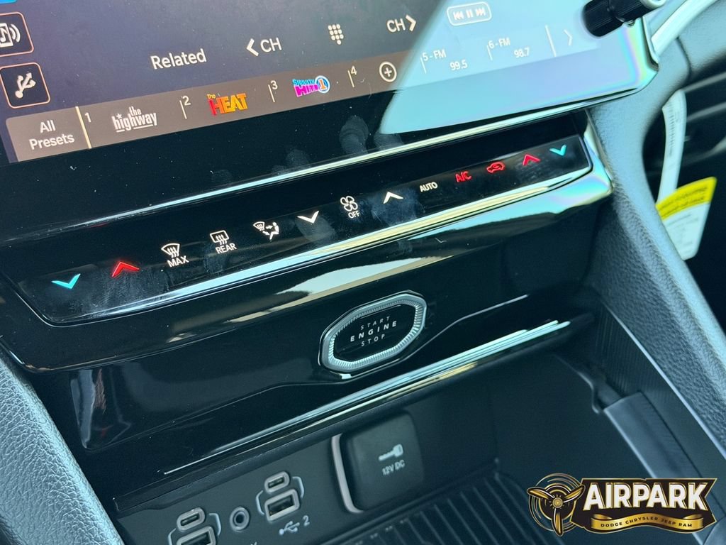New 2026 Jeep Grand Cherokee Limited w/ Luxury Tech Group II AWD/4WD image 25