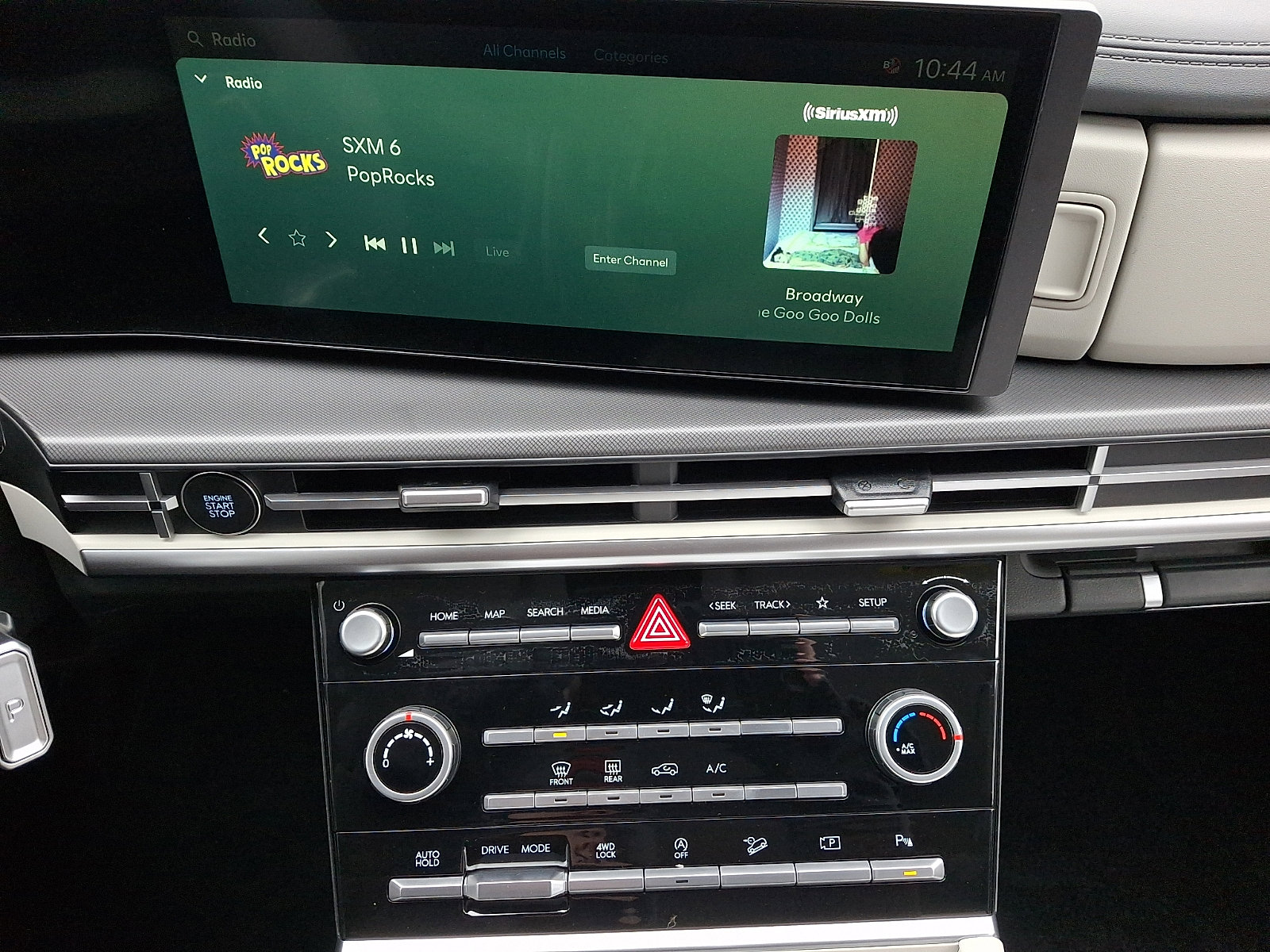 New 2026 Hyundai Santa Fe SE image 8