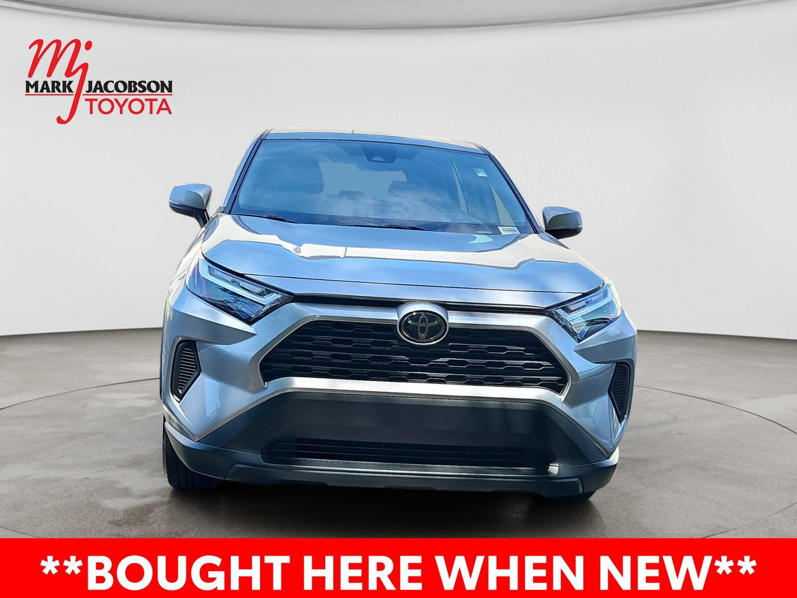 Used 2025 Toyota RAV4 LE FWD image 3