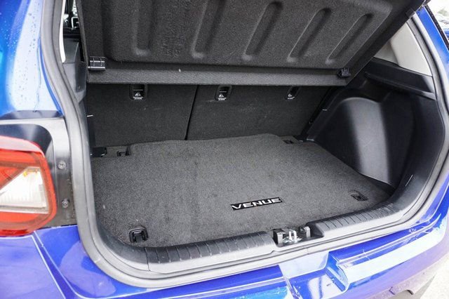 Used 2025 Hyundai Venue Limited image 6