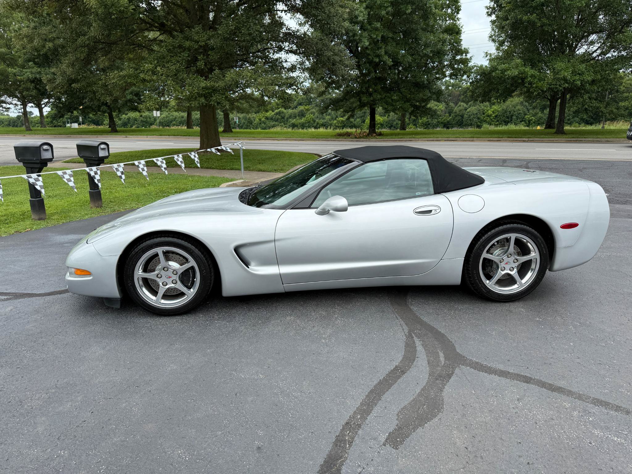 Used 2002 Chevrolet Corvette Convertible w/ Preferred Equipment Group2 RWD image 14