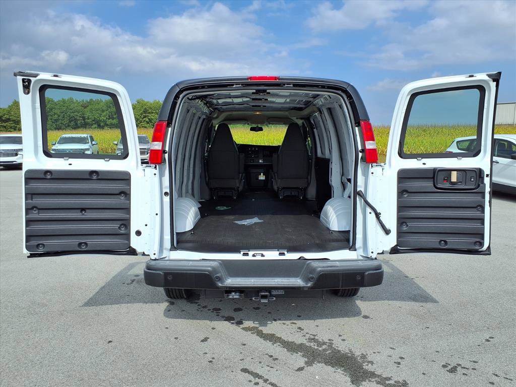 New 2025 Chevrolet Express 3500 w/ Driver Convenience Package image 10