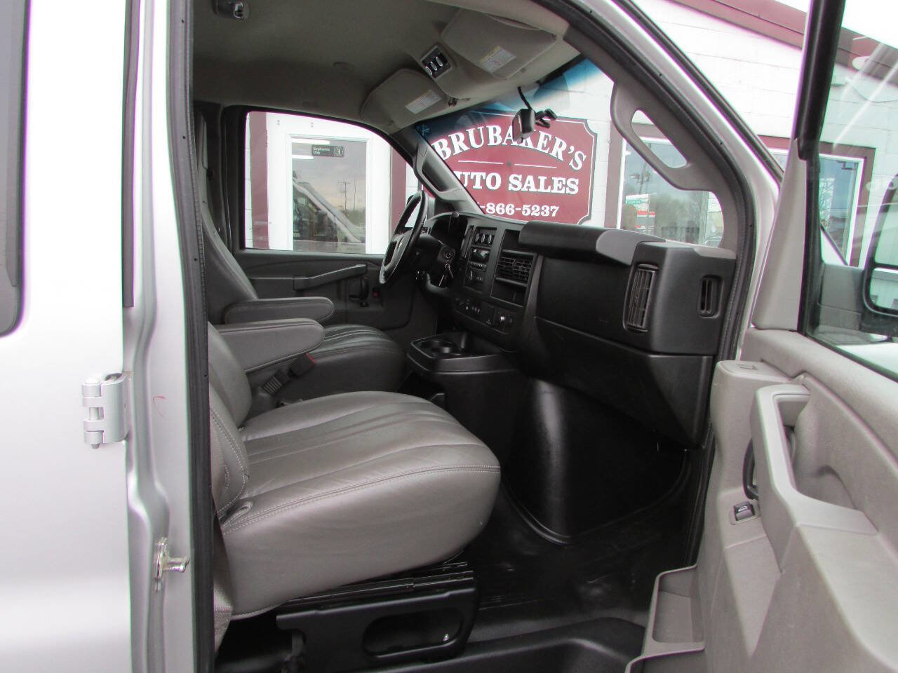 Used 2017 Chevrolet Express 3500 LS image 6