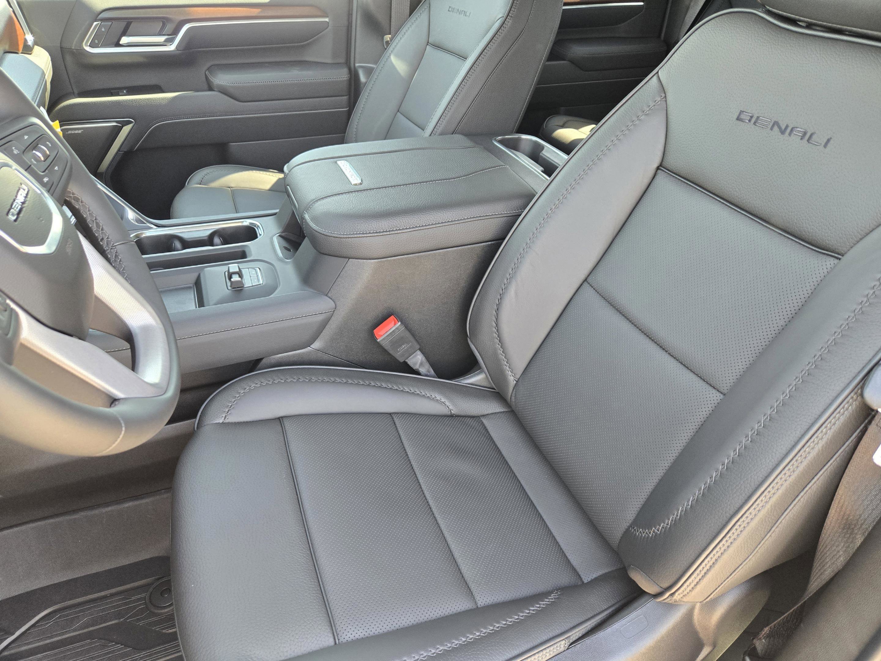 Used 2026 GMC Sierra 3500 Denali w/ Denali Reserve Package AWD/4WD image 7