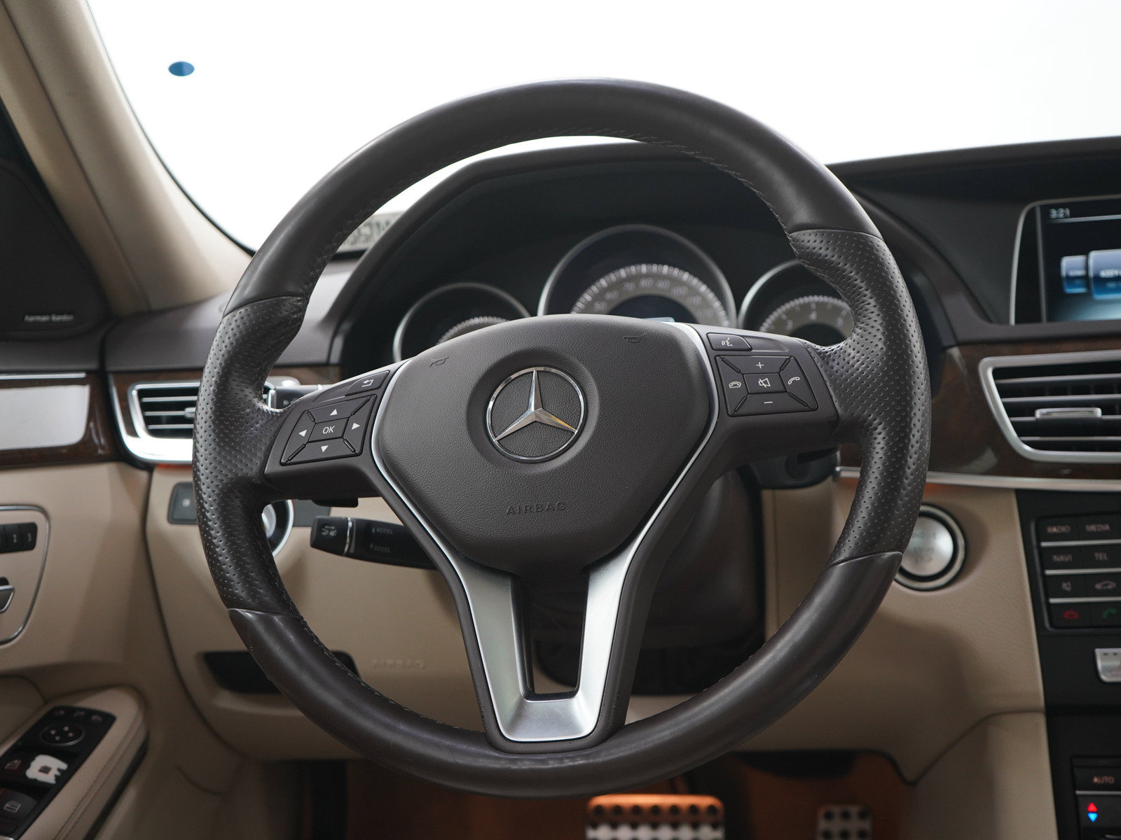 Used 2016 Mercedes-Benz E 350 4MATIC Wagon w/ Premium Package image 16