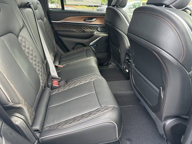 New 2025 Jeep Grand Cherokee Summit image 15