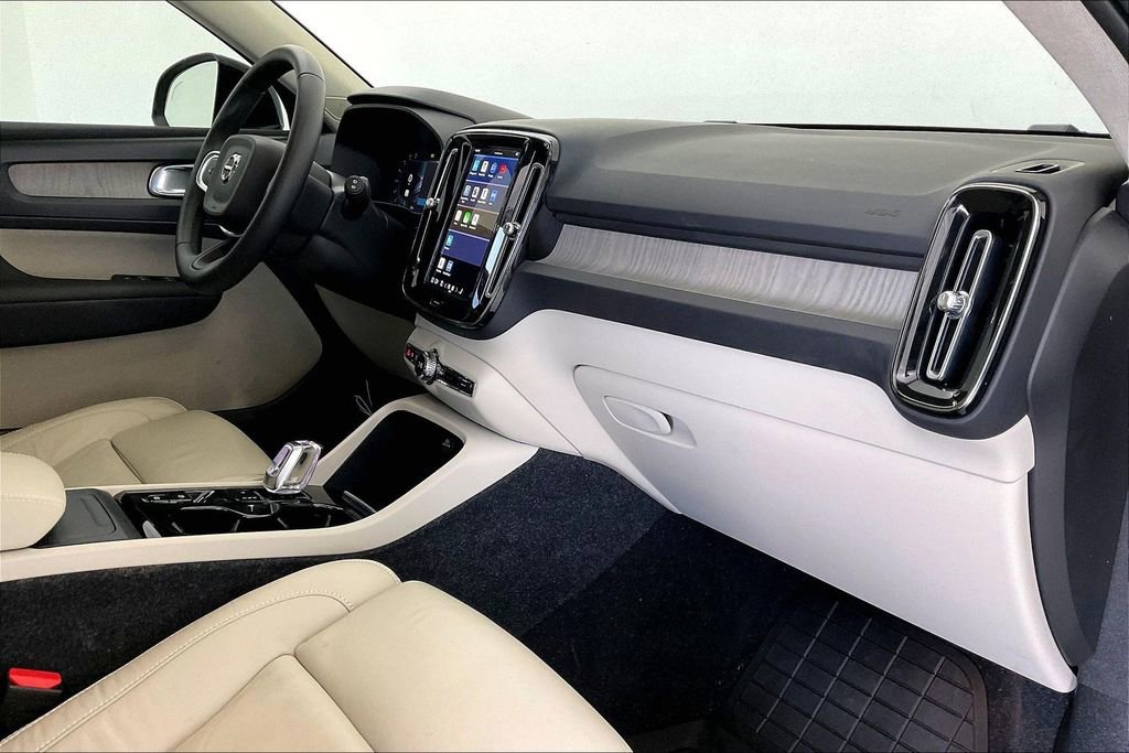 Used 2023 Volvo XC40 B5 Plus w/ Protection Package Premier image 22