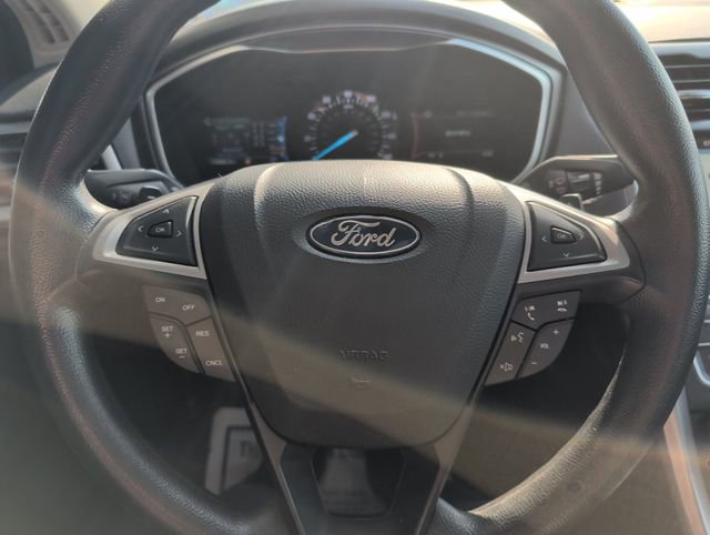 Used 2019 Ford Fusion SE image 16